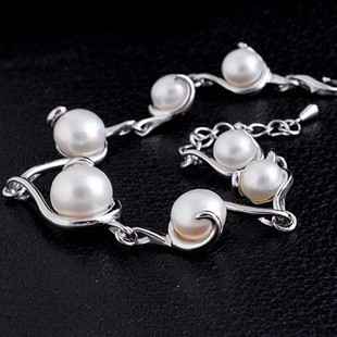 手腕上的浪漫珍珠纯银手链