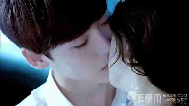男少女的唯美之吻