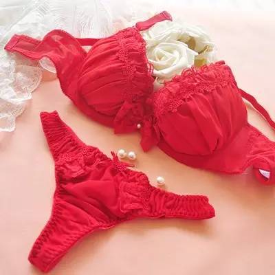 红色裤裤宁静闺蜜