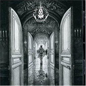 他在她冰冷的嘴唇上轻轻地吻了