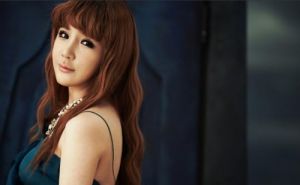 图揭秘朴春权志龙接吻照