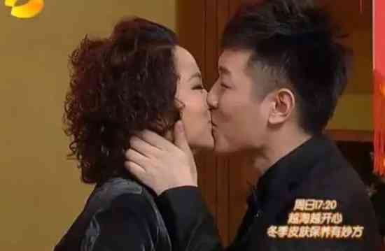 多姿势激吻截图两张