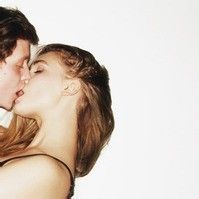 你的欧美情侣接吻头像左