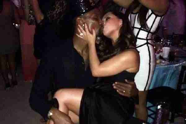 和波什过新年的两张照片