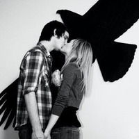 微信情侣皮肤接吻的两个人一张上