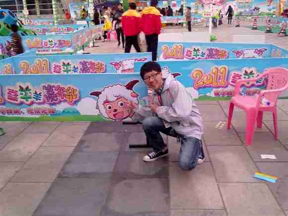 有两张是当时当志愿者照的