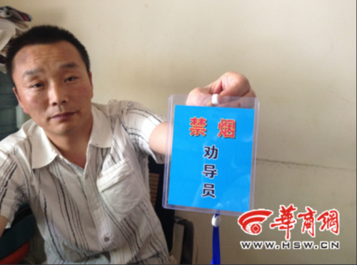 与毒蛇接吻的惊险瞬间