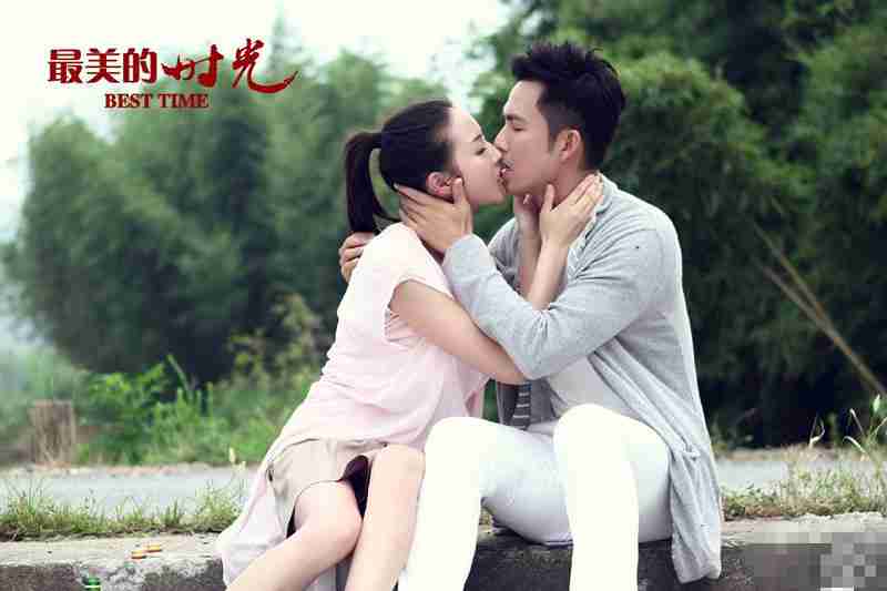 看两张小哇和张钧蜜子的吻照