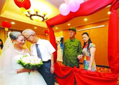 翻过这一张张照片