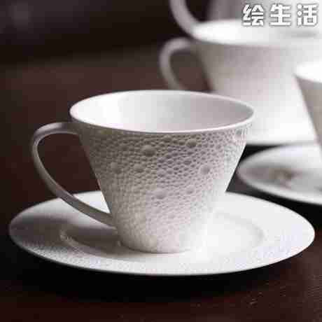 白瓷咖啡杯浪漫