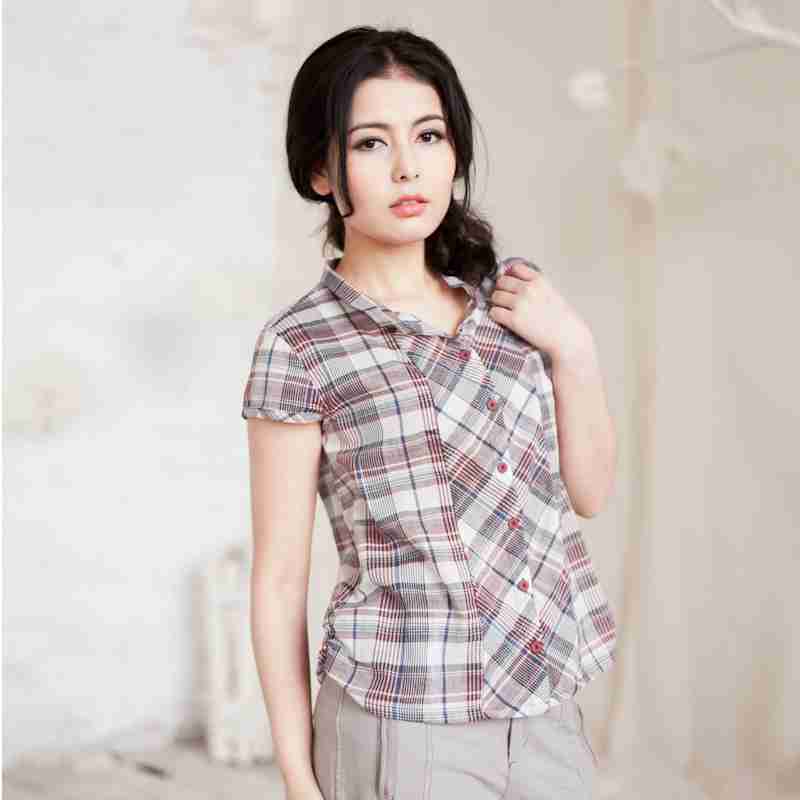 v字领的设计|保守些的菇凉们可以搭配吊带或抹胸穿