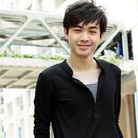 头像一左一右接吻