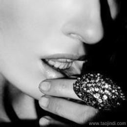 漂亮女孩性感美女为你心痛