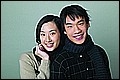 微笑的青年男女情侣高清图片