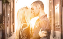 欧美浪漫情侣接吻高清图片