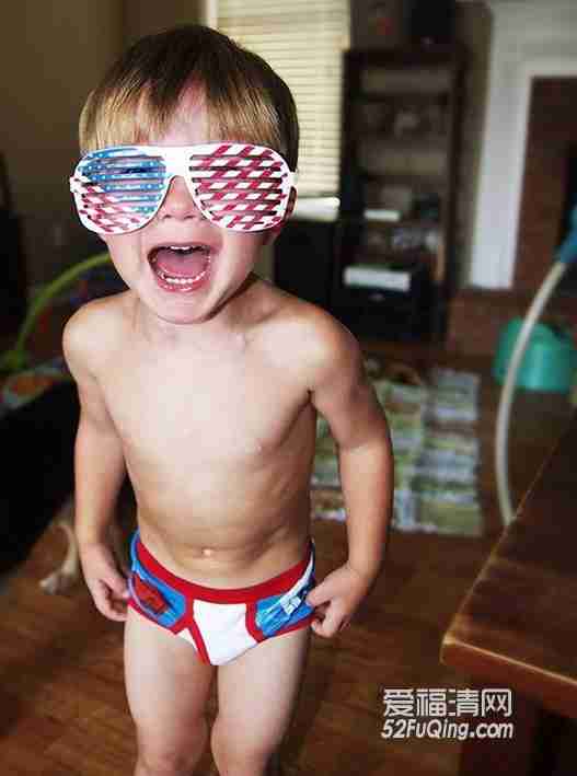 高清孩童情绪失控放声大哭的悲伤瞬间