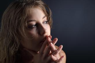 高清美女流泪图片