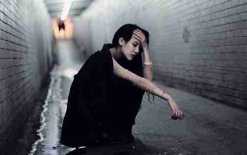 抽烟伤感伤感黑白文字微信皮肤图片女生