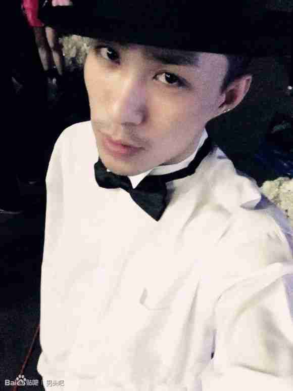 伤感个性男微信皮肤男生皮肤