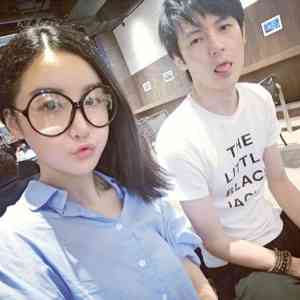 幸福的一对情侣头像一张两人