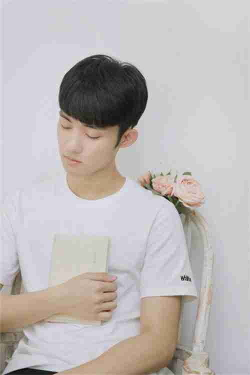 唯美微信伤感皮肤男生带孤独