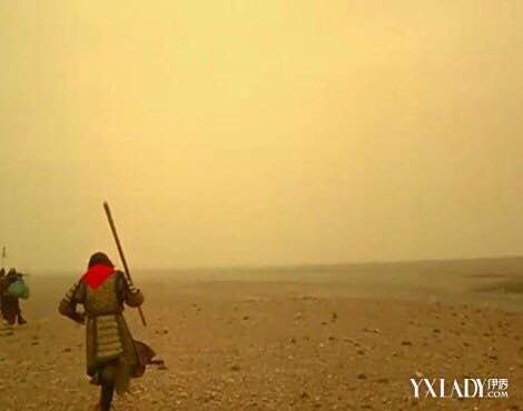 图孙悟空悲伤背影惹人怜惜