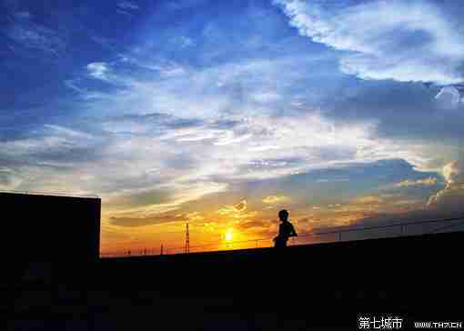 非主流伤感男生背影图片