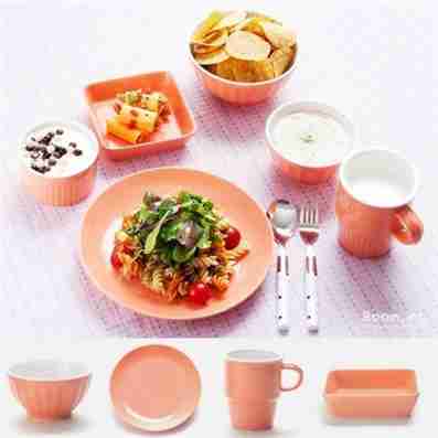 夫妻两人浓情蜜桃粉色