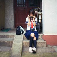 穿校服的甜美女生头像
