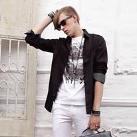 捂着嘴哭泣的男生头像