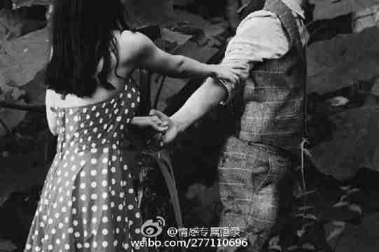 情侣意境拥抱未来