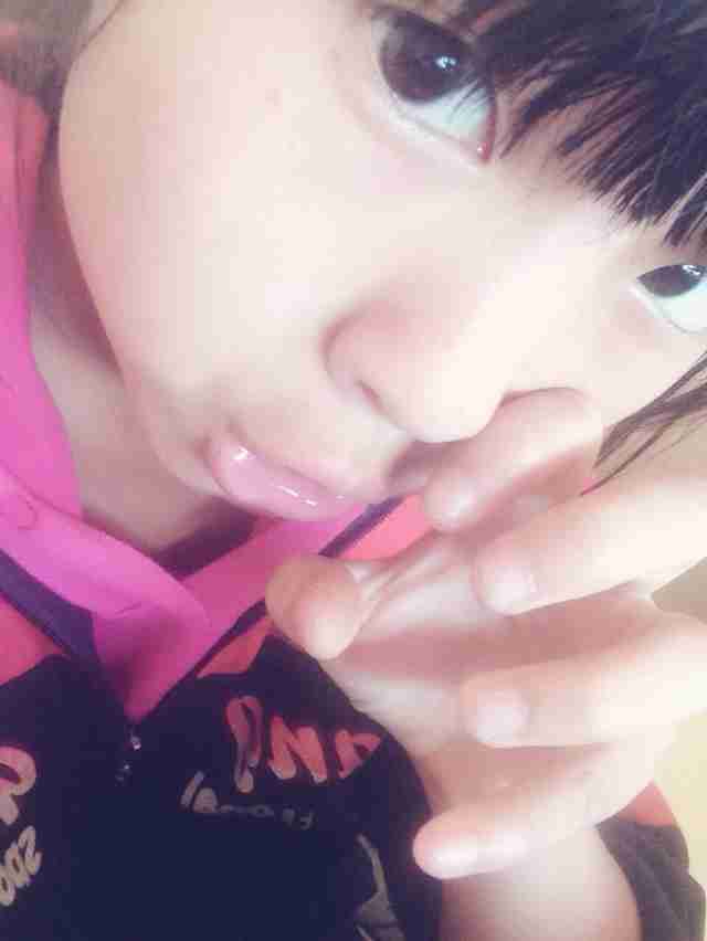 我笑着哭女生自拍