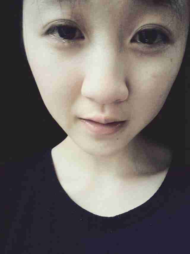 我能笑着哭女生自拍