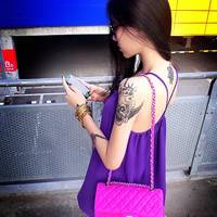 皮肤白皙的唯美时尚女生微信头像