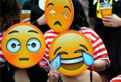 不得不对着它笑着哭时