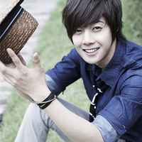 男生笑着哭头像