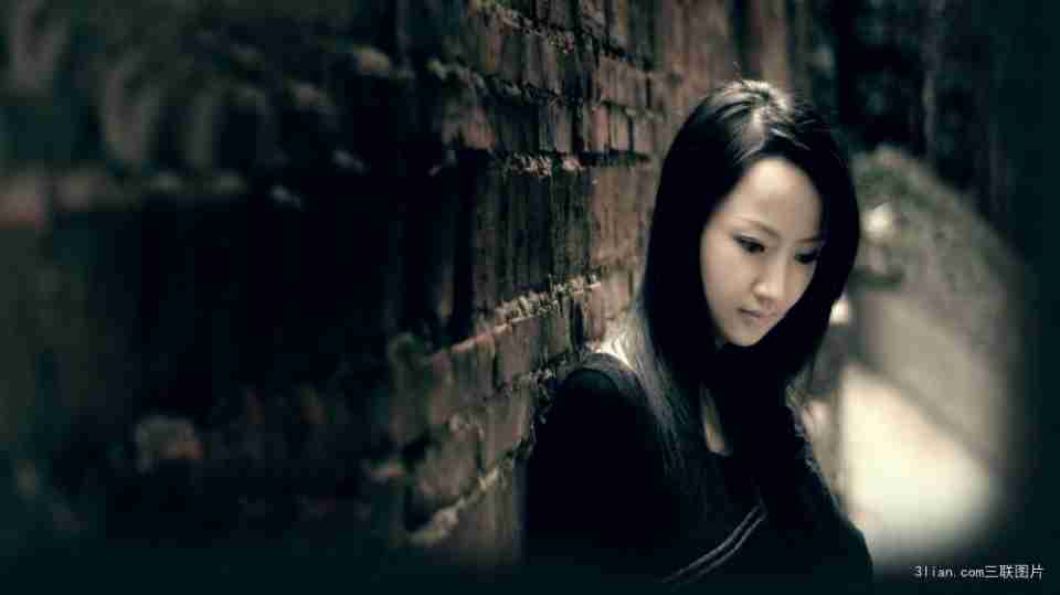 后伤感女生图片