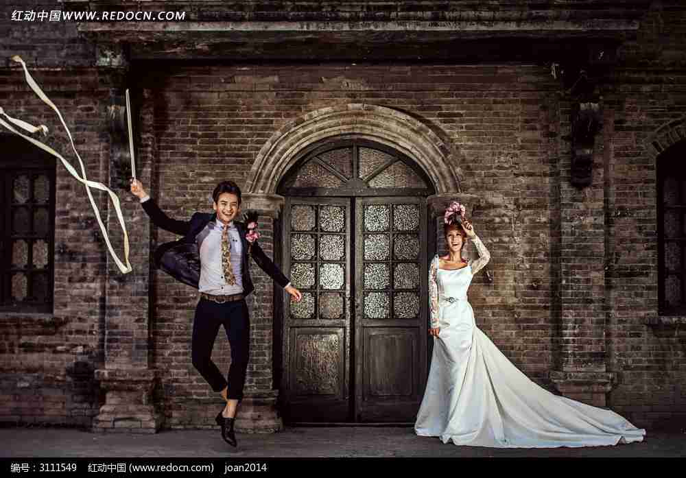 复古可爱情侣婚纱照图片