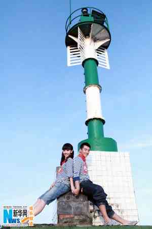 与旧爱郑恺复古情侣写真图