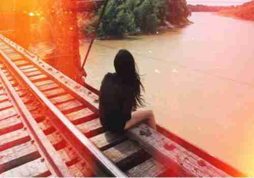 华丽的沧桑女生伤感图片当爱已成往事