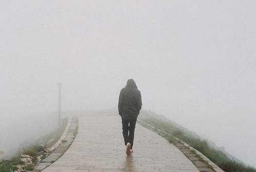 照出了尽显沧桑的自己