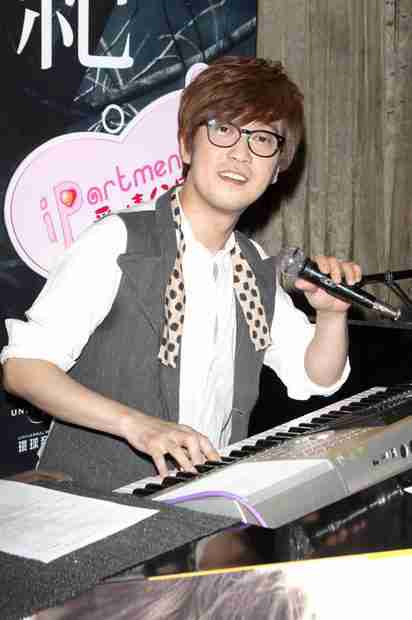 周传雄自嘲声音沧桑只能唱伤心情歌组图