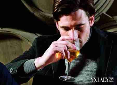 图一个人喝酒伤感场景欣赏