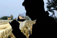 图孤独一个人伤感喝酒图片