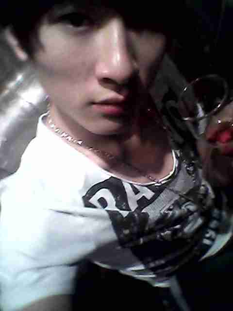 一个人在ktv喝酒ktv也唱不出我的忧伤