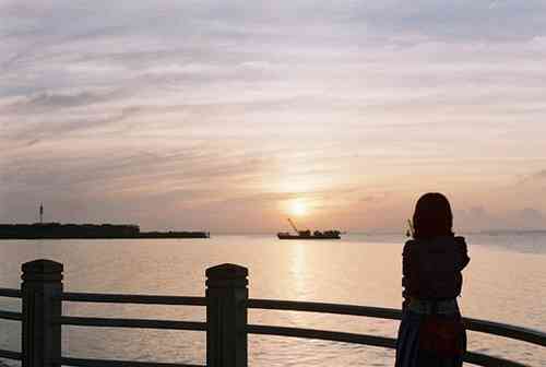 非主流伤感颓废背影伤感颓废背影喝酒欧美