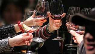 聚餐喝酒一人身亡发小每人赔万