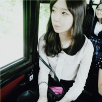 孤独无助黑色伤感女生头像