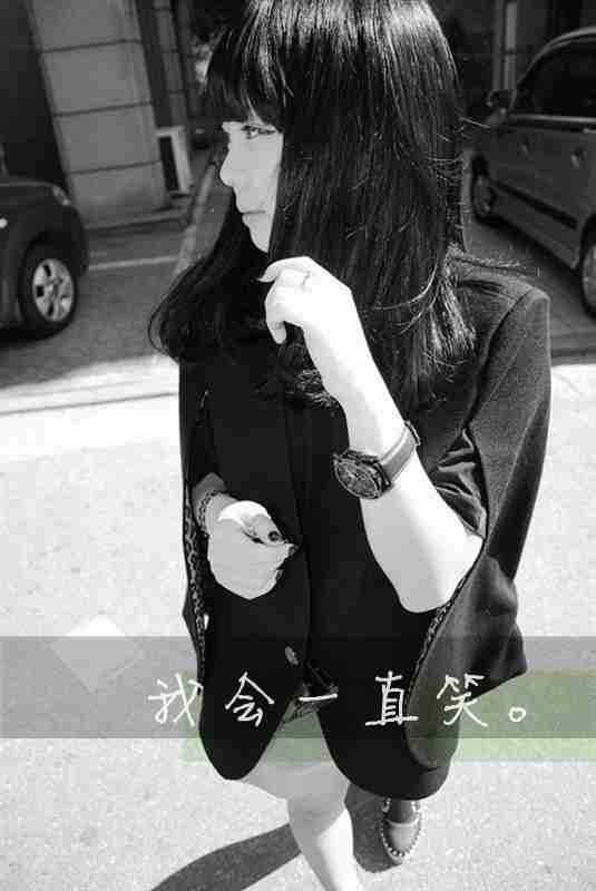 两张女生伤感黑白微信皮肤图片