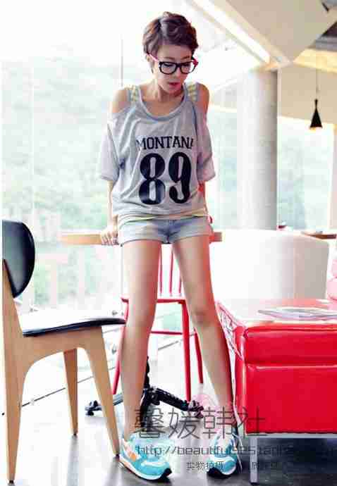 非主流少女猫咪带胡须蝴蝶